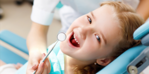 Покрытие зубов фторлаком: зачем и сколько стоит?